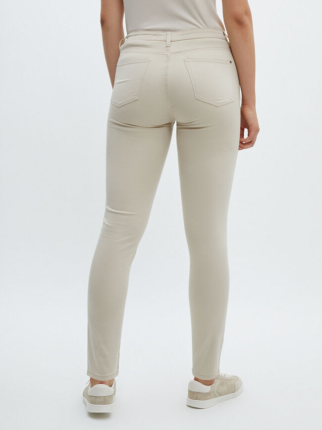 Vaquero pitillo básico Beige