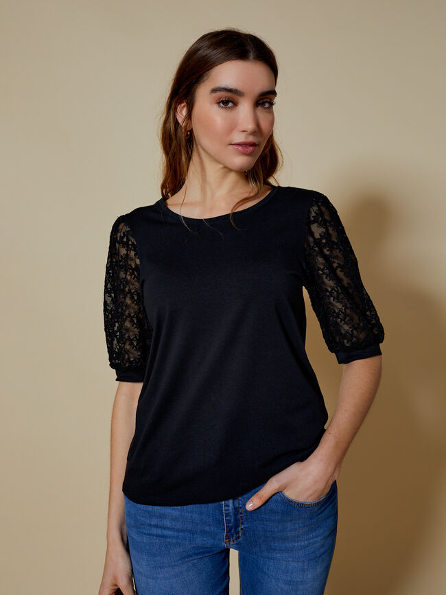 CAMISETA DETALLE PLUMETI EN MANGAS Negro
