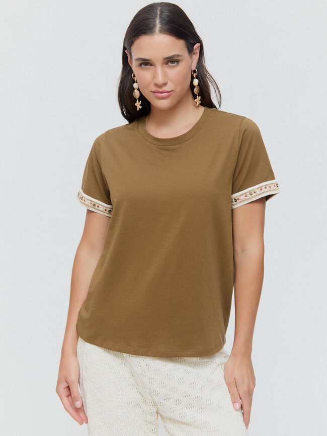 CAMISETA DETALLE PIEDRAS Mocca Oscuro