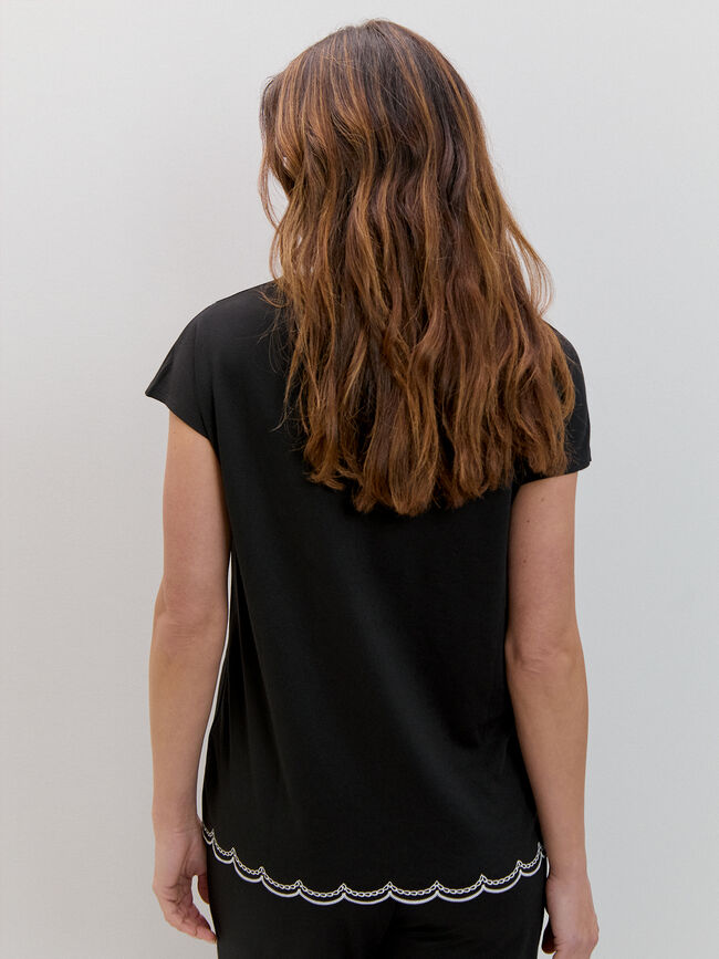 CAMISETA CUELLO PICO Negro