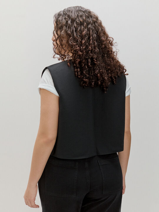 CHALECO BORDADO Negro image number null
