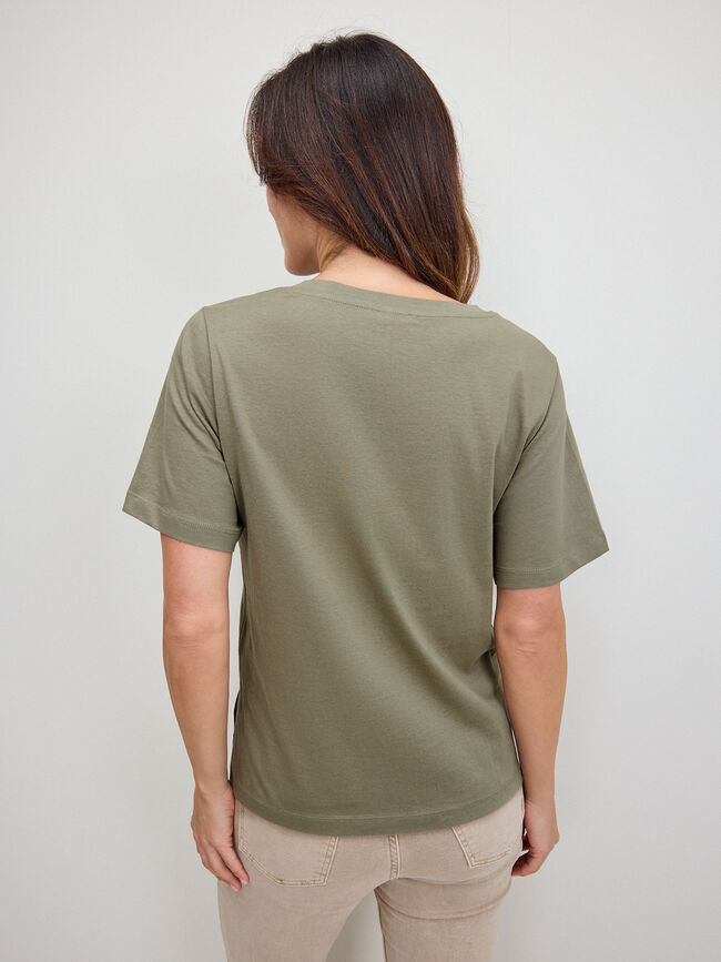 CAMISETA CUELLO PICO kaki claro