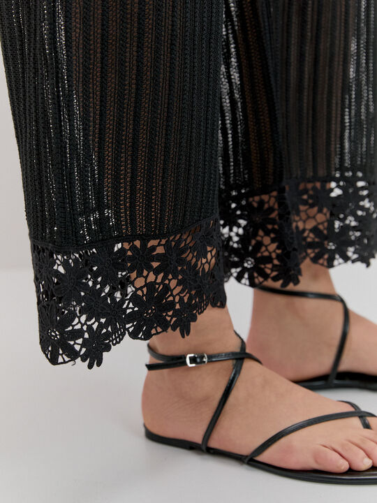 PANTALON DETALLE CROCHET Negro image number null