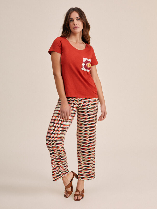 Camiseta escote pico con detalle en bols Azafran 2