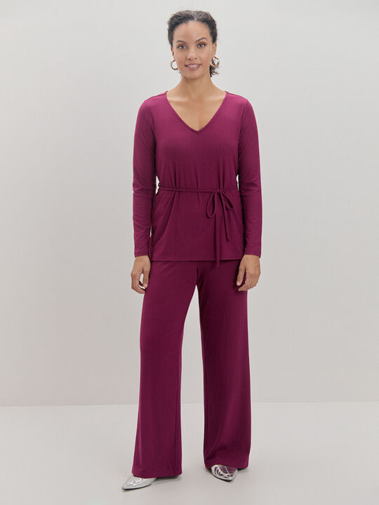 CAMISETA CUELLO PICO Berenjena image number null