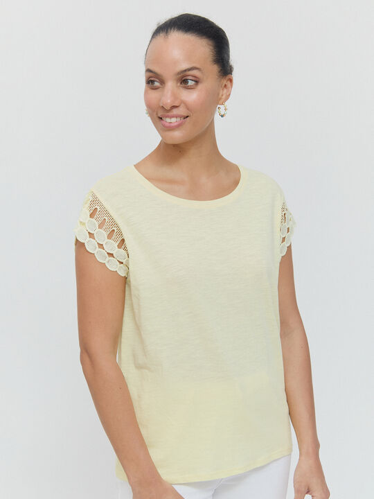 CAMISETA DETALLE Amarillo Pastel image number null