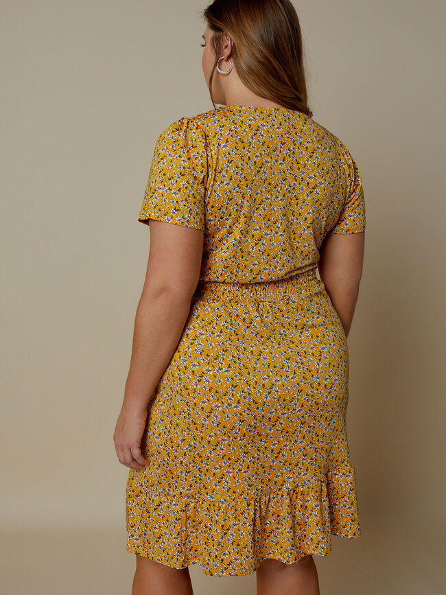 Vestido escote cuadrado Mostaza