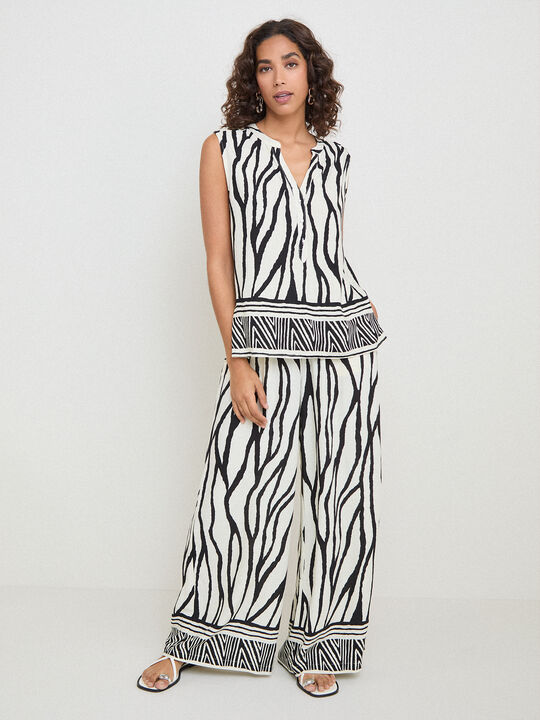 TOP ESTAMPADO BOTONES Negro image number null