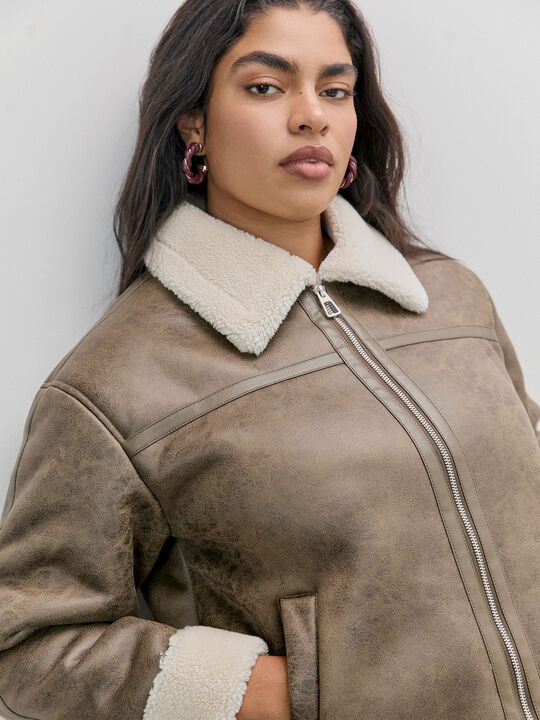 CHAQUETA CORTA DOBLE Kaki image number null