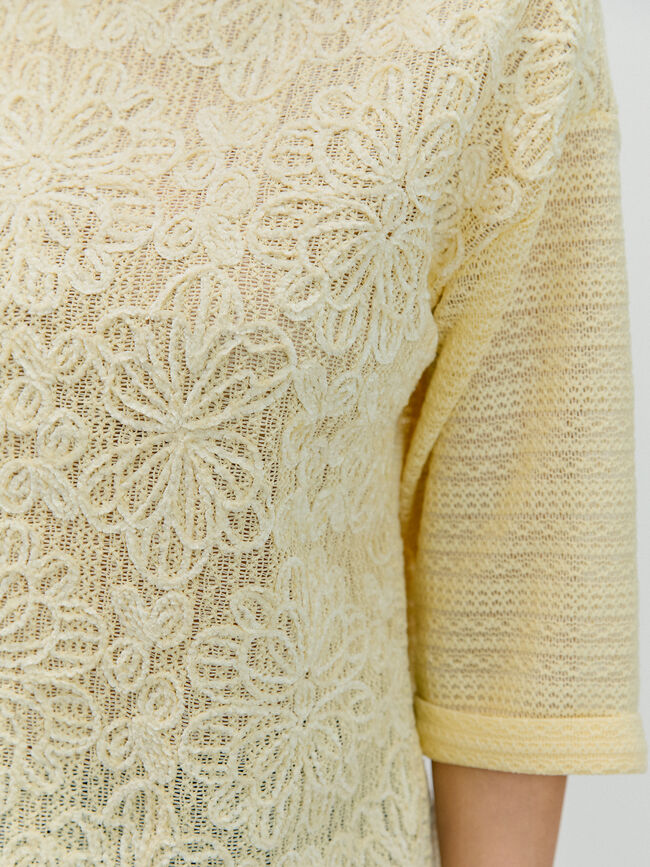 CAMISETA ENCAJE FLORAL Amarillo Pastel