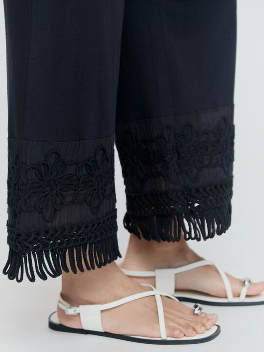 PANTALON FLECOS Negro image number null