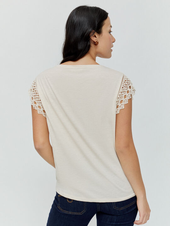 CAMISETA DETALLE Crudo image number null