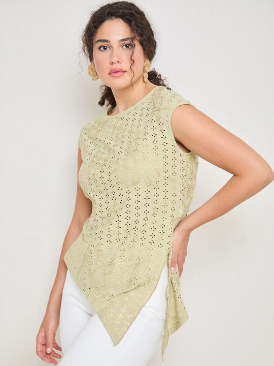 CAMISETA PICO LATERAL EYELET BORDADO Pistacho image number null