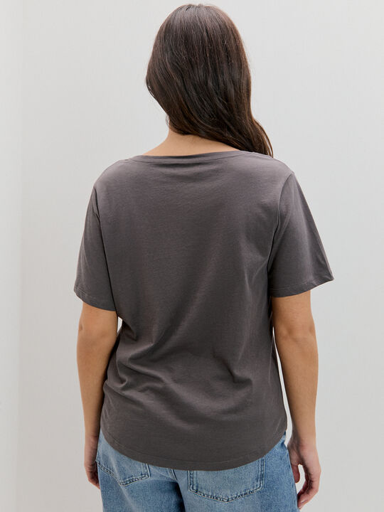 CAMISETA CUELLO PICO Gris Oscuro image number null