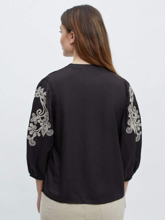 BLUSA BORDADA Negro image number null