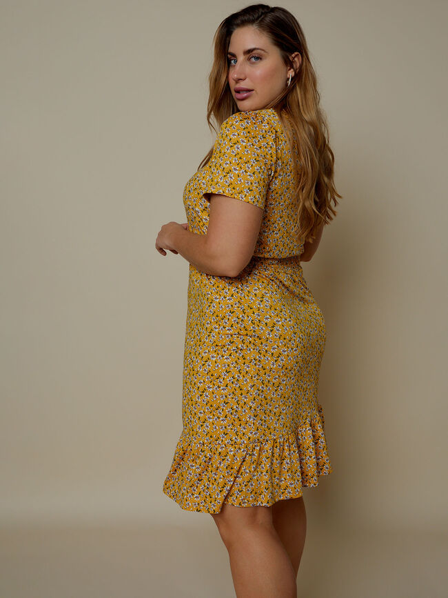 Vestido escote cuadrado Mostaza