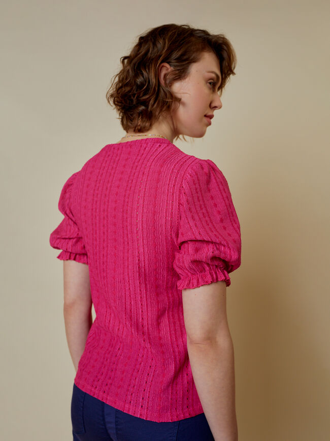 CAMISETA DETALLE HOMBRO BORDADO Fucsia Claro