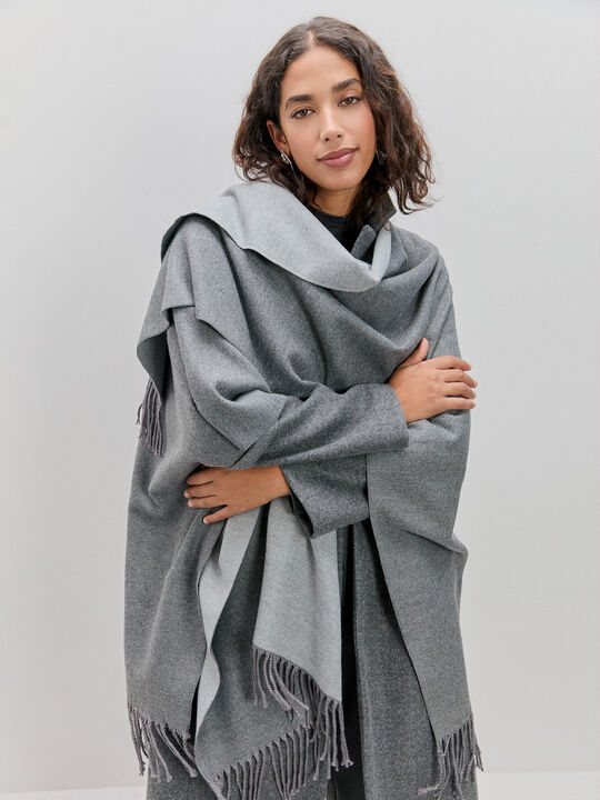 PONCHO BÁSICO LISO Gris image number null