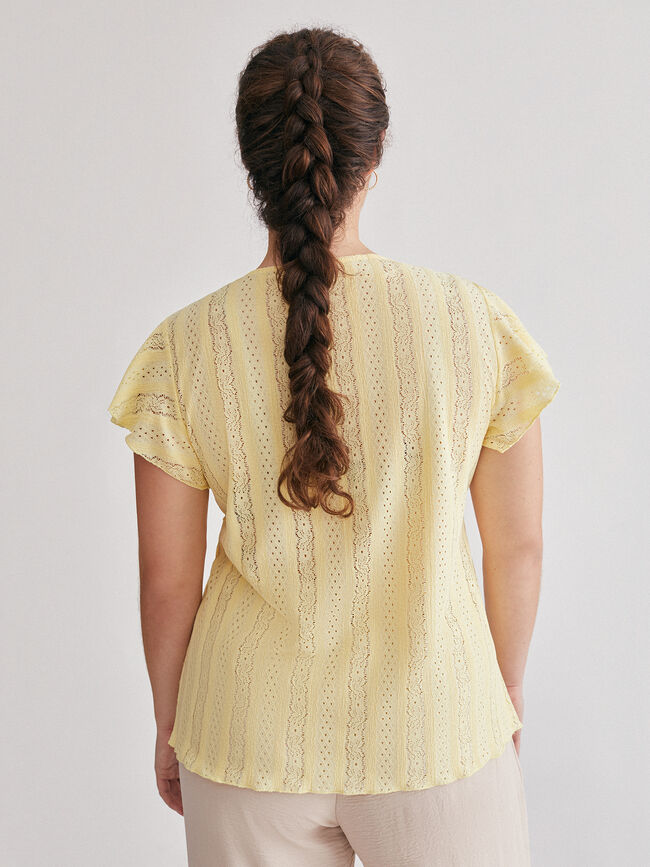 Camiseta manga corta con fornitura en es Amarillo Pastel