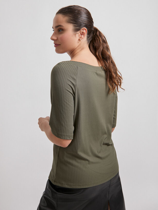 CAMISETA CUELLO BARCO Kaki