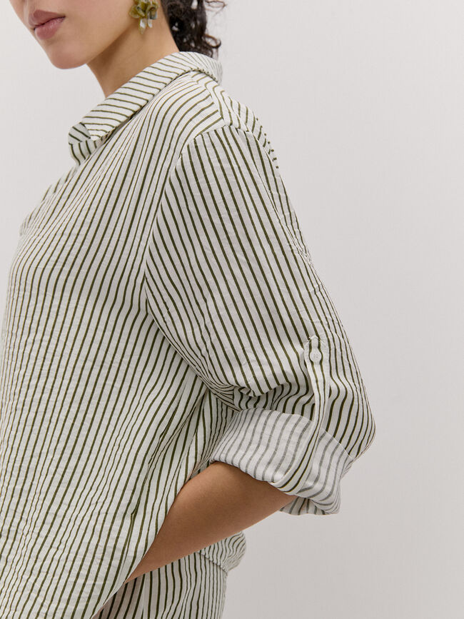 CAMISA DETALLE CHARRETERA Frambuesa