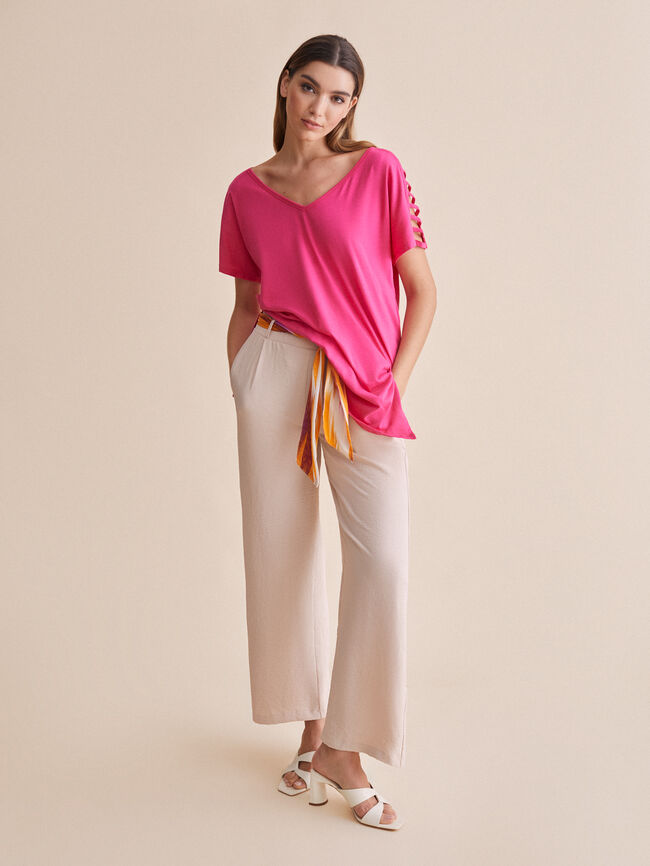 camiseta detalle aberturas en hombros 10 Fucsia Claro