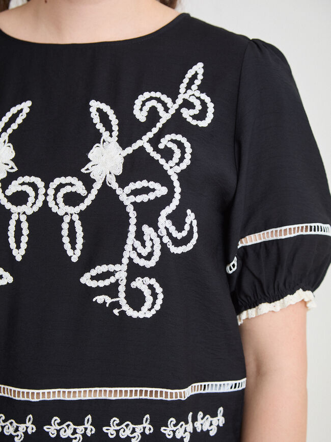 BLUSA BORDADOS CONTRASTE Negro