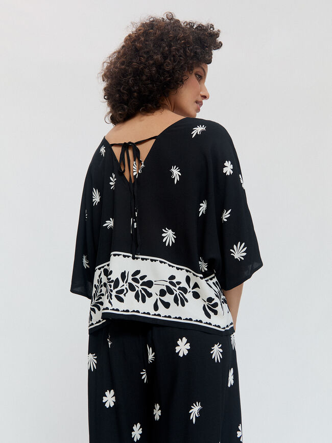 BLUSA ESTAMPADA Negro