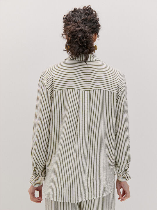 CAMISA DETALLE CHARRETERA Frambuesa image number null