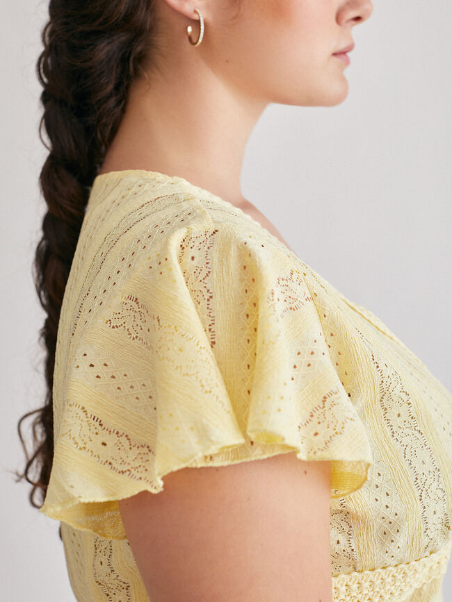 Camiseta manga corta con fornitura en es Amarillo Pastel