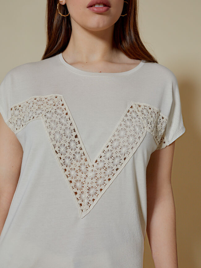 Camiseta detalle bordados 100% algodón Piedra