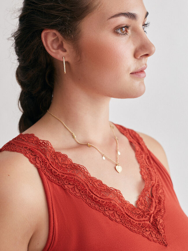 top con detalle bordado en cuello y bajo Azafran 2