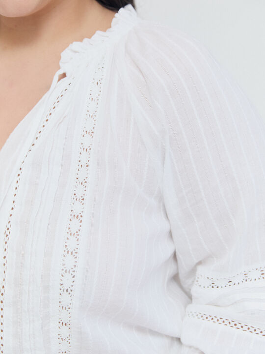 BLUSA PUNTILLAS BOTONES Blanco Optico image number null