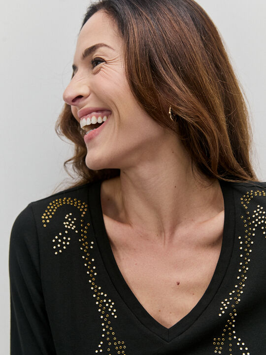 CAMISETA TACHUELAS DORADAS Negro image number null
