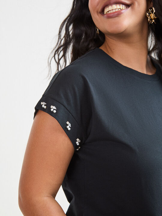 CAMISETA DETALLE PERLA Negro image number null