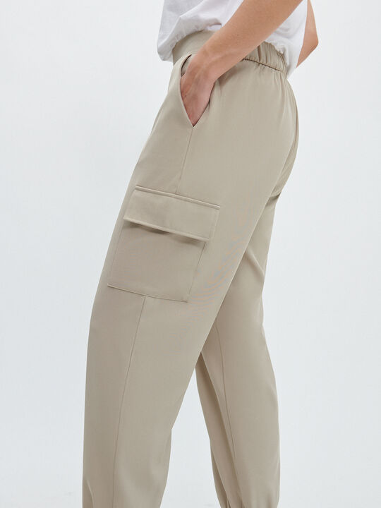 PANTALÓN JOGGER CARGO Beig Oscuro image number null