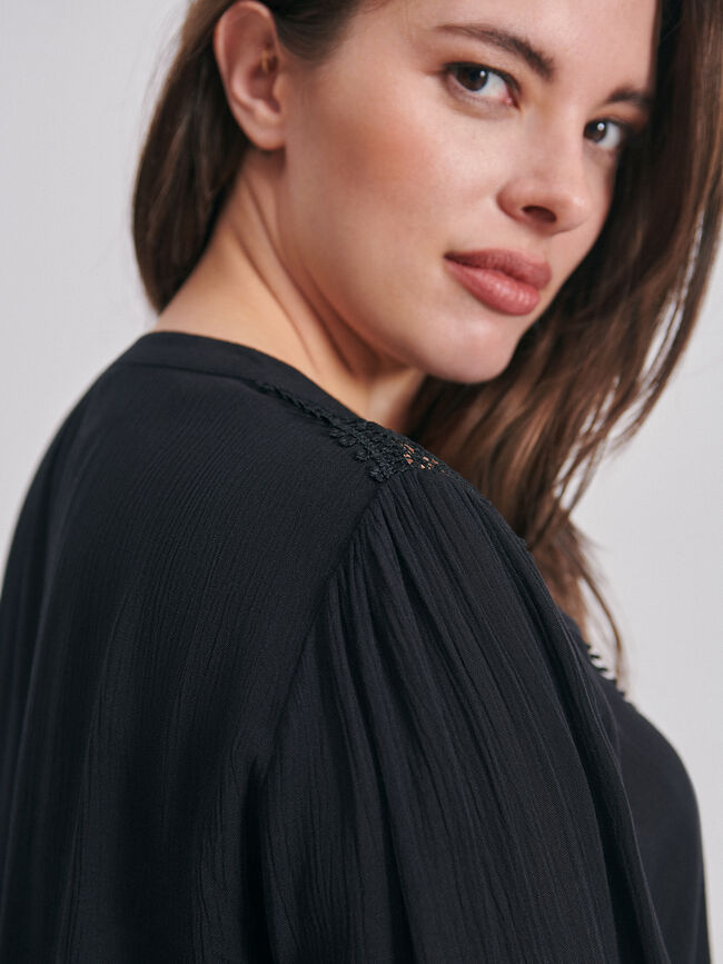 Blusa romántica puntilla Negro