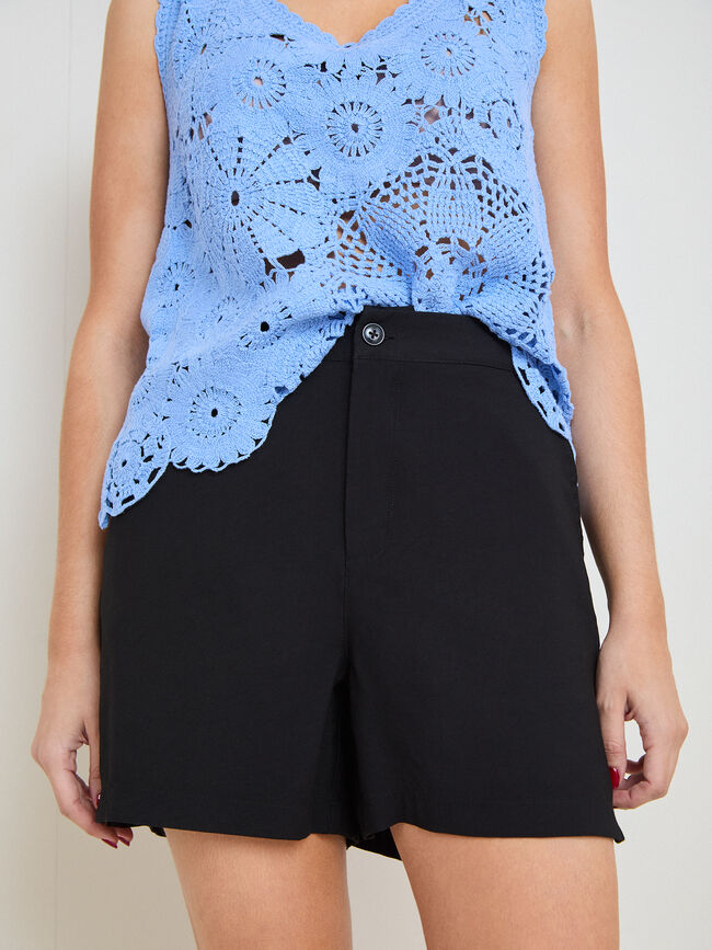 SHORT CON BOLSILLOS Negro