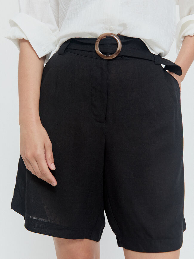 BERMUDA CON CINTURON Negro