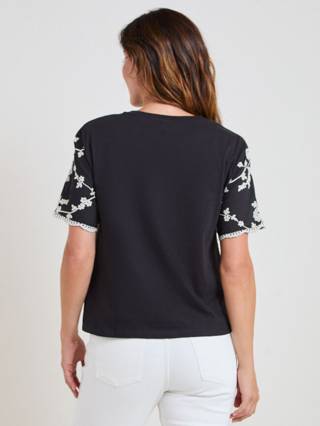 CAMISETA M/C BORDADA Negro