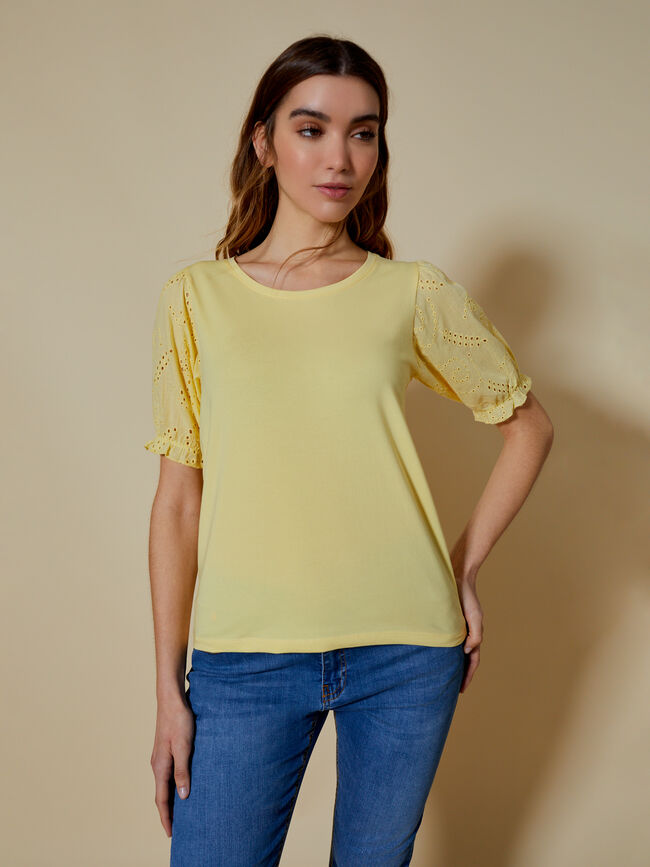 camiseta detalle calados en mangas Amarillo