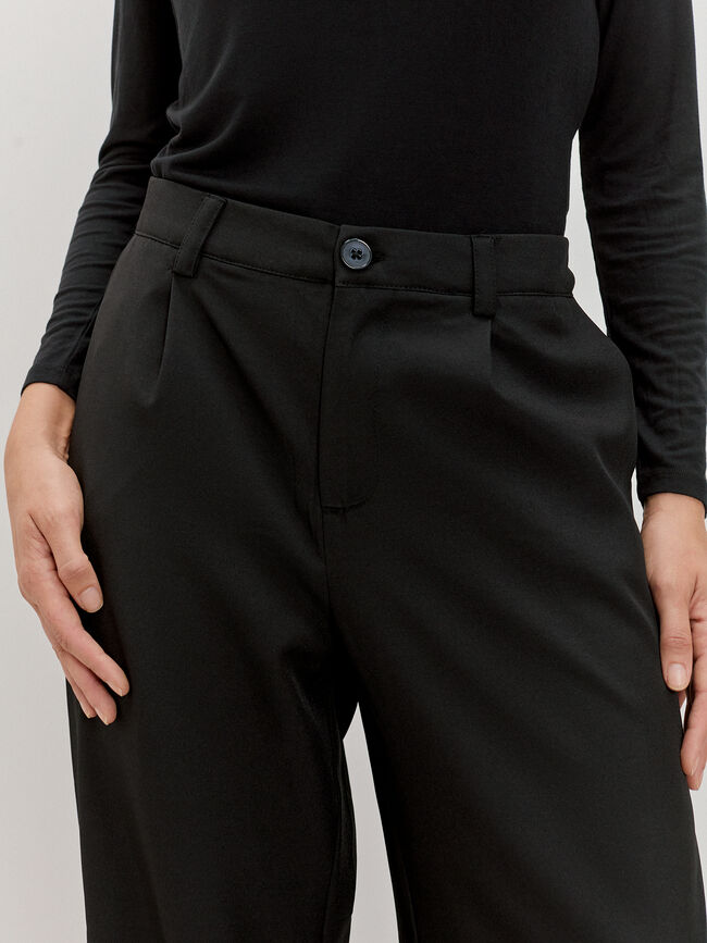 PANTALON VESTIR PINZAS Negro