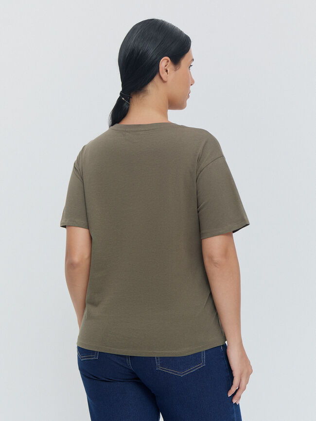 CAMISETA DETALLES METALICOS verde militar
