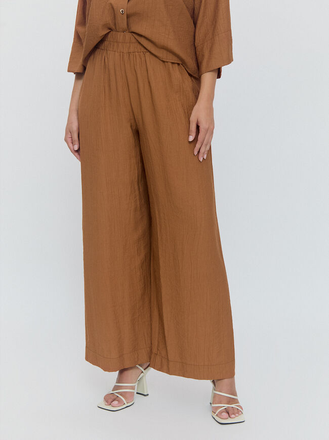 pantalon pata ancha Marron viejo