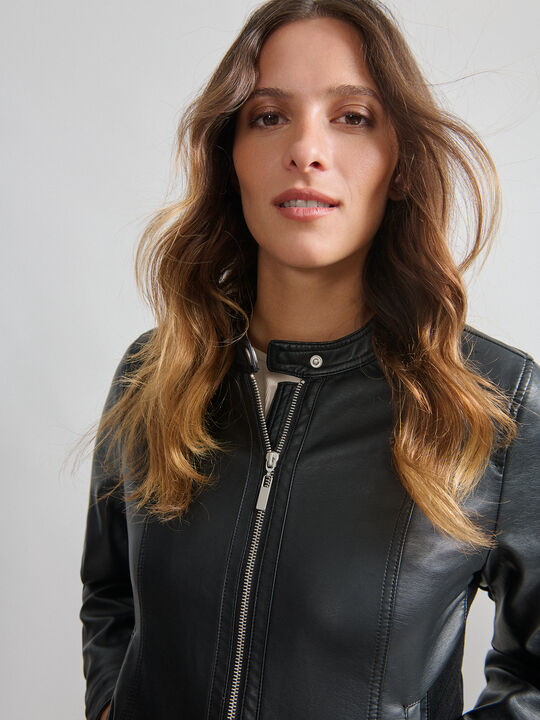 CAZADORA EFECTO PIEL CUELLO MAO Negro image number null