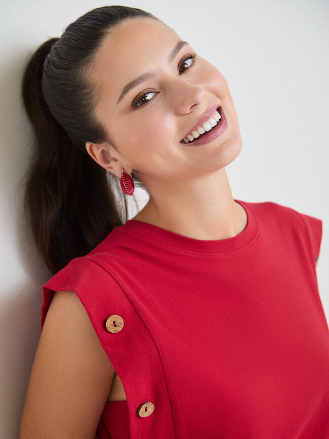 TOP DETALLE BOTON Rojo