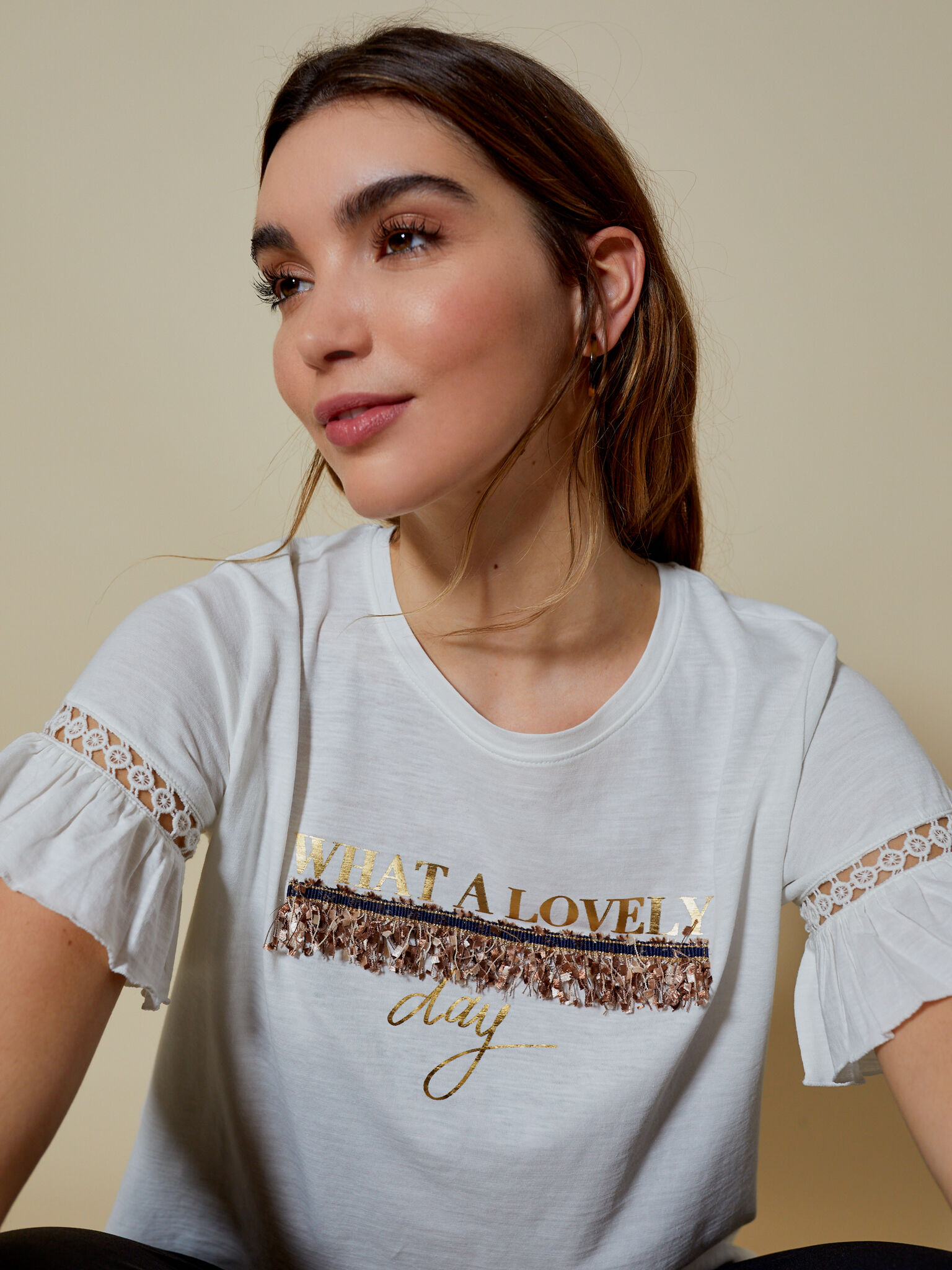 Camiseta con detalles bordados | Encuentro Moda PEN |12.99 EUR