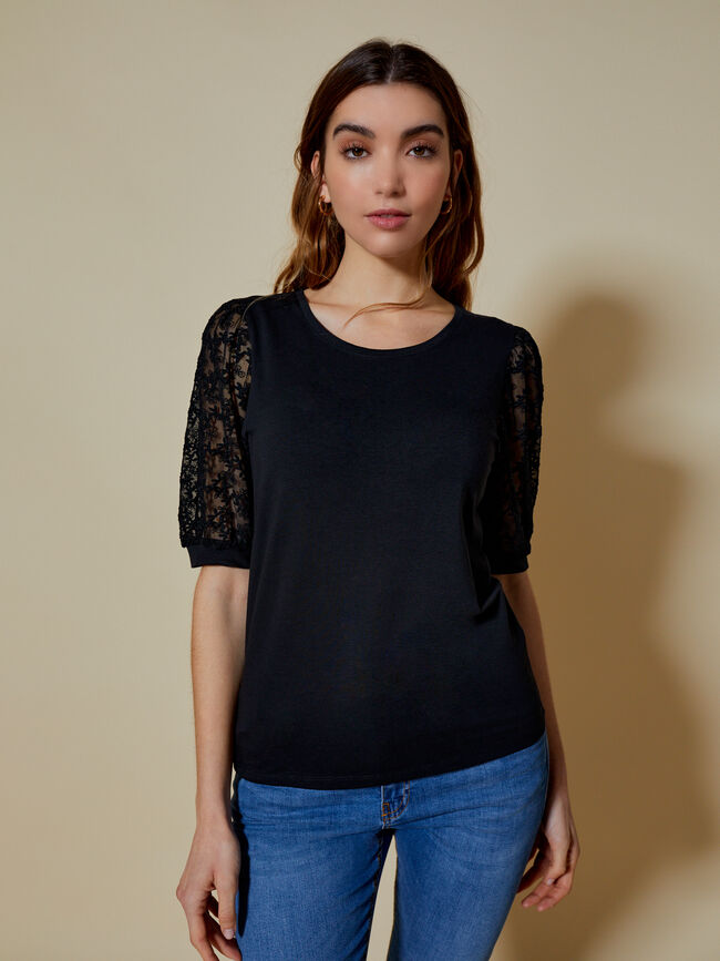 CAMISETA DETALLE PLUMETI EN MANGAS Negro
