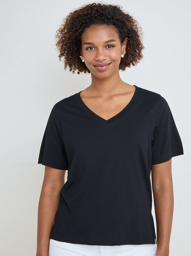 CAMISETA CUELLO PICO Negro