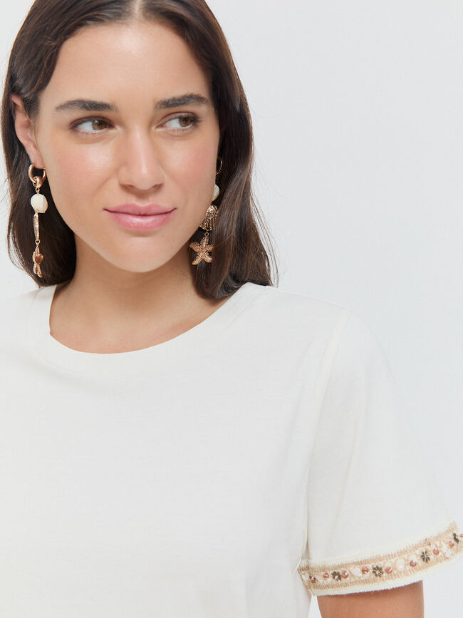 CAMISETA DETALLE PIEDRAS Crudo